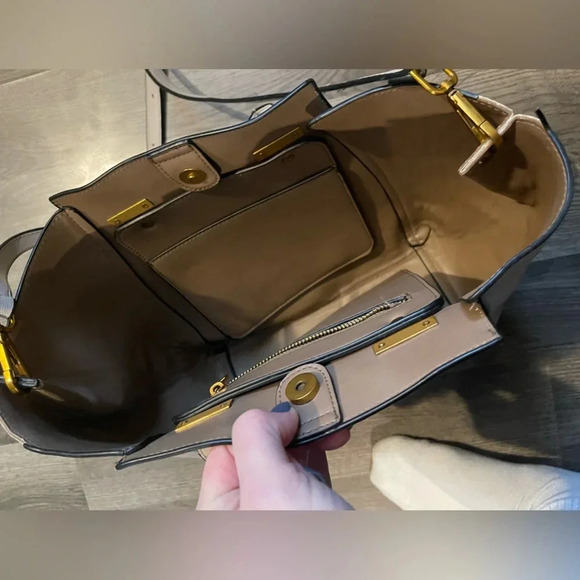 Woman's Purse - Picture 3 of 4